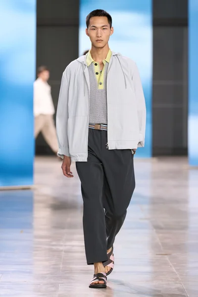 Look 4